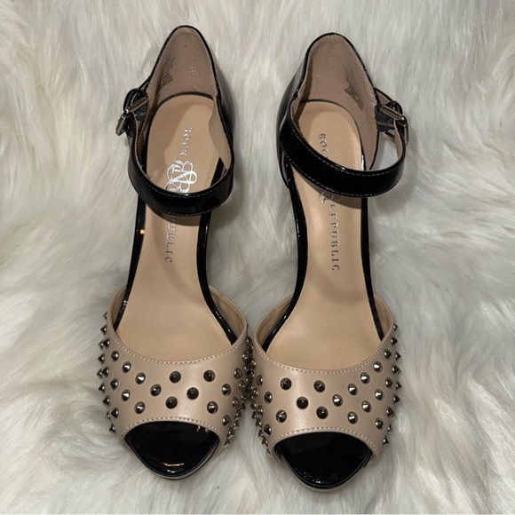 Rock & Republic Black and Tan Heels with Studded Accents - Picture 1 of 10